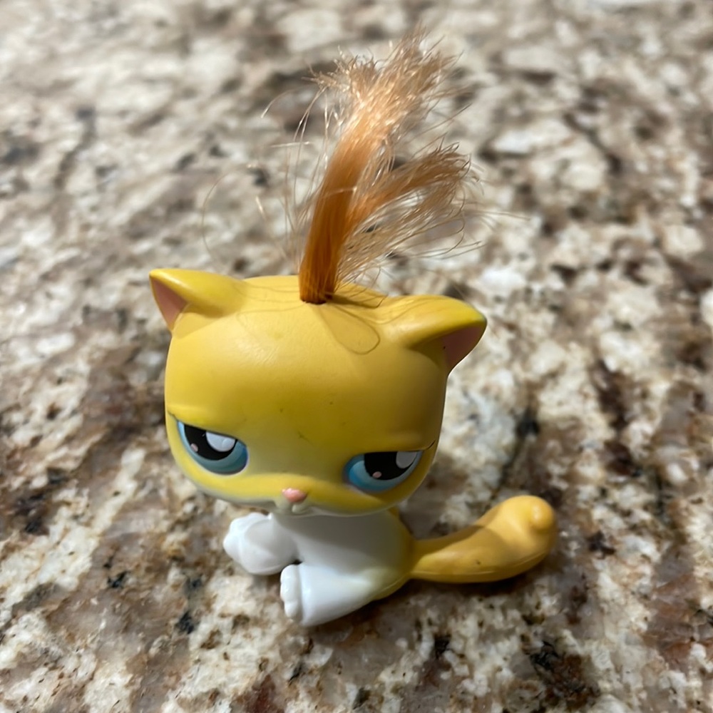 Littlest Pet Shop LPS # 42 Siamese Cat with Real Hair Yellow White Blue Eyes